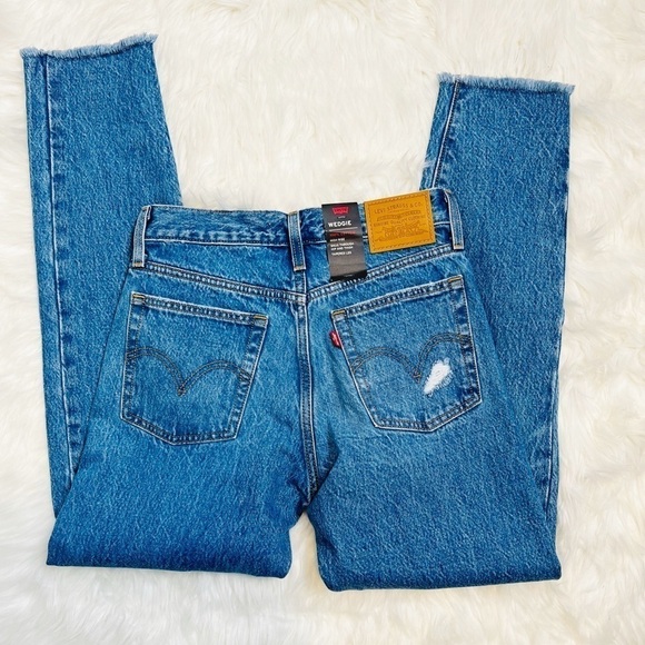 Levi’s Premium Wedgie Fit Ankle Jeans - Picture 6 of 12